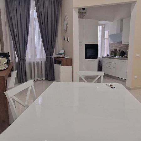 Appartamento B&B La Dimora Di Parthenope Naples Luaran gambar