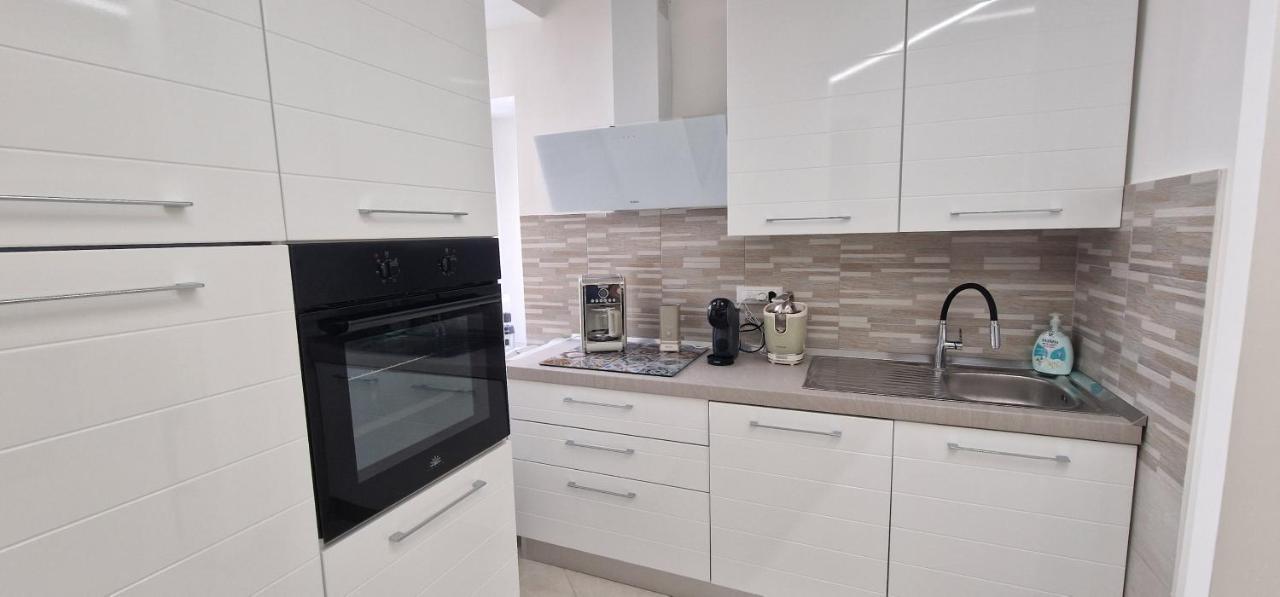 Appartamento B&B La Dimora Di Parthenope Naples Luaran gambar