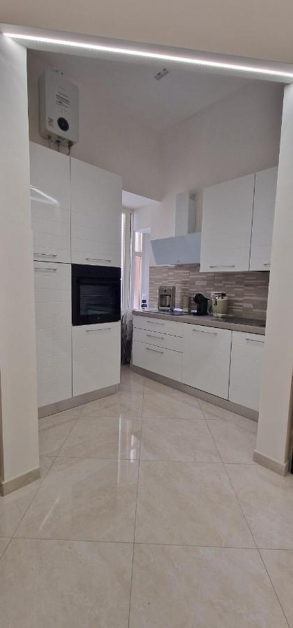 Appartamento B&B La Dimora Di Parthenope Naples Luaran gambar