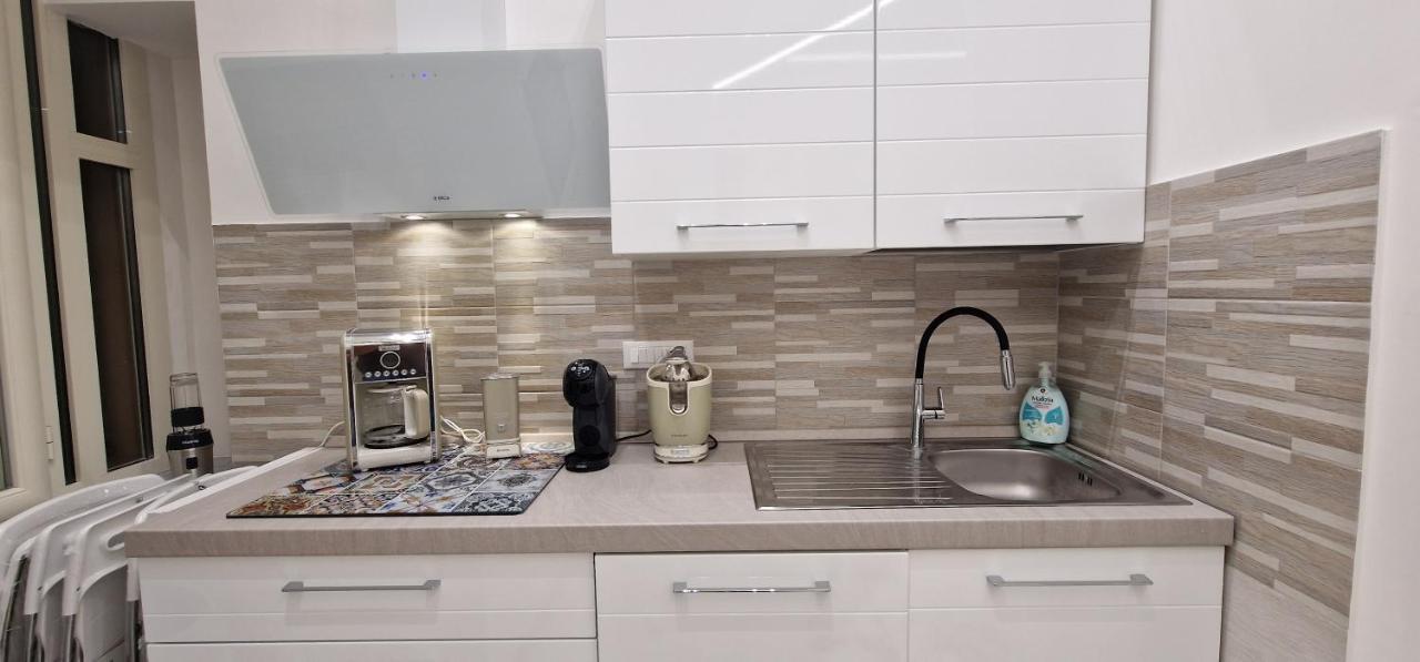 Appartamento B&B La Dimora Di Parthenope Naples Luaran gambar